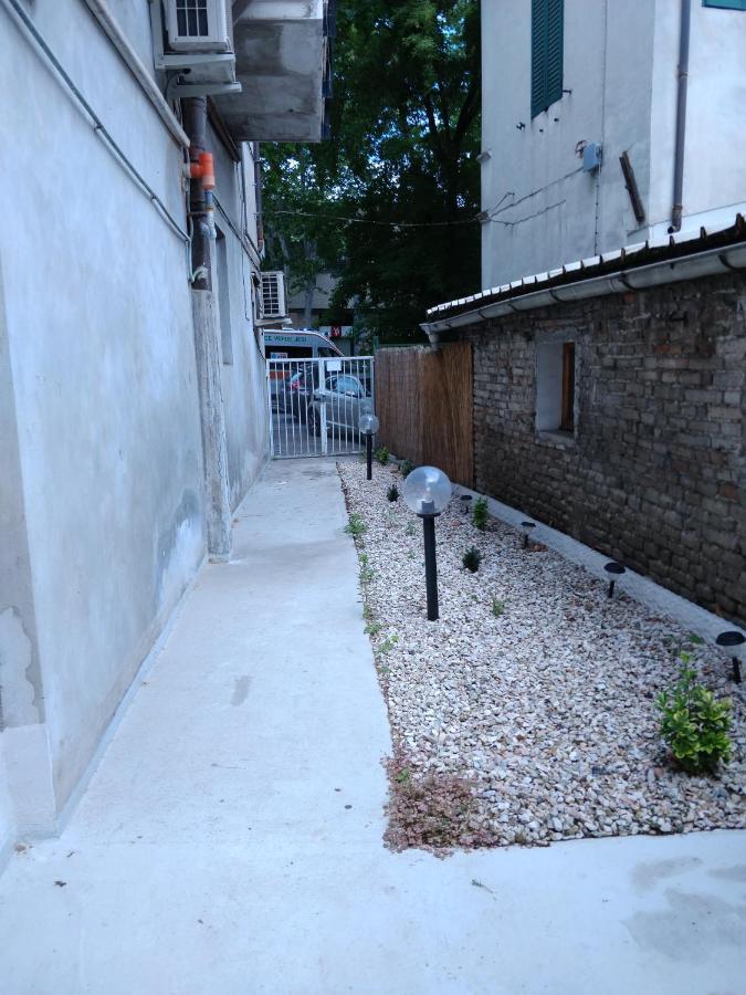 לסי Isi Guesthouse מראה חיצוני תמונה