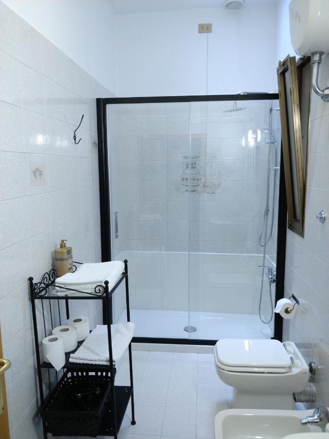 לסי Isi Guesthouse מראה חיצוני תמונה