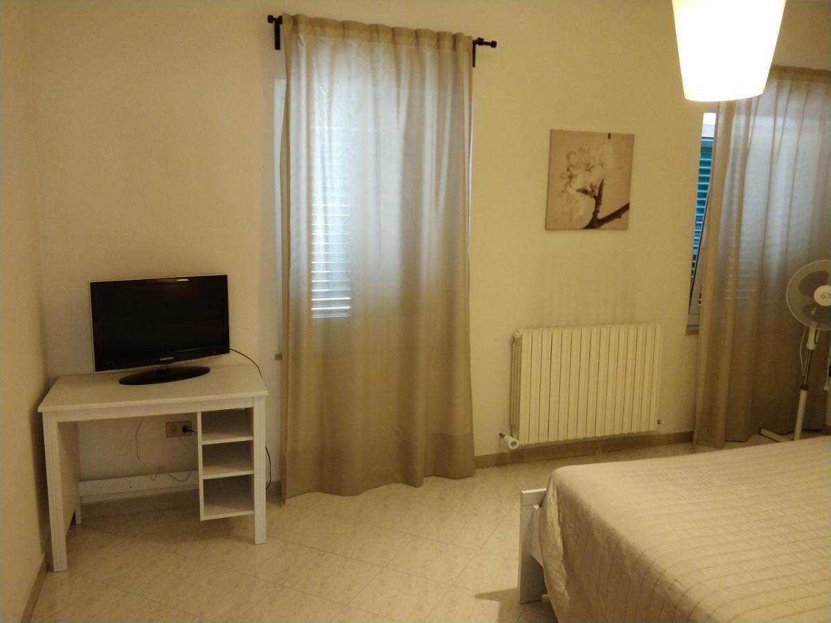 לסי Isi Guesthouse מראה חיצוני תמונה
