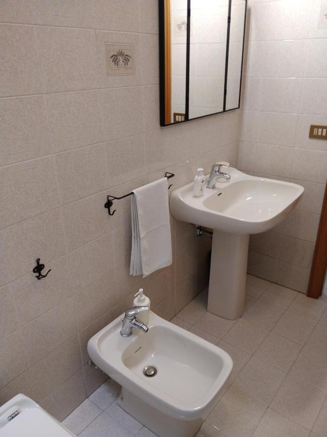 לסי Isi Guesthouse מראה חיצוני תמונה