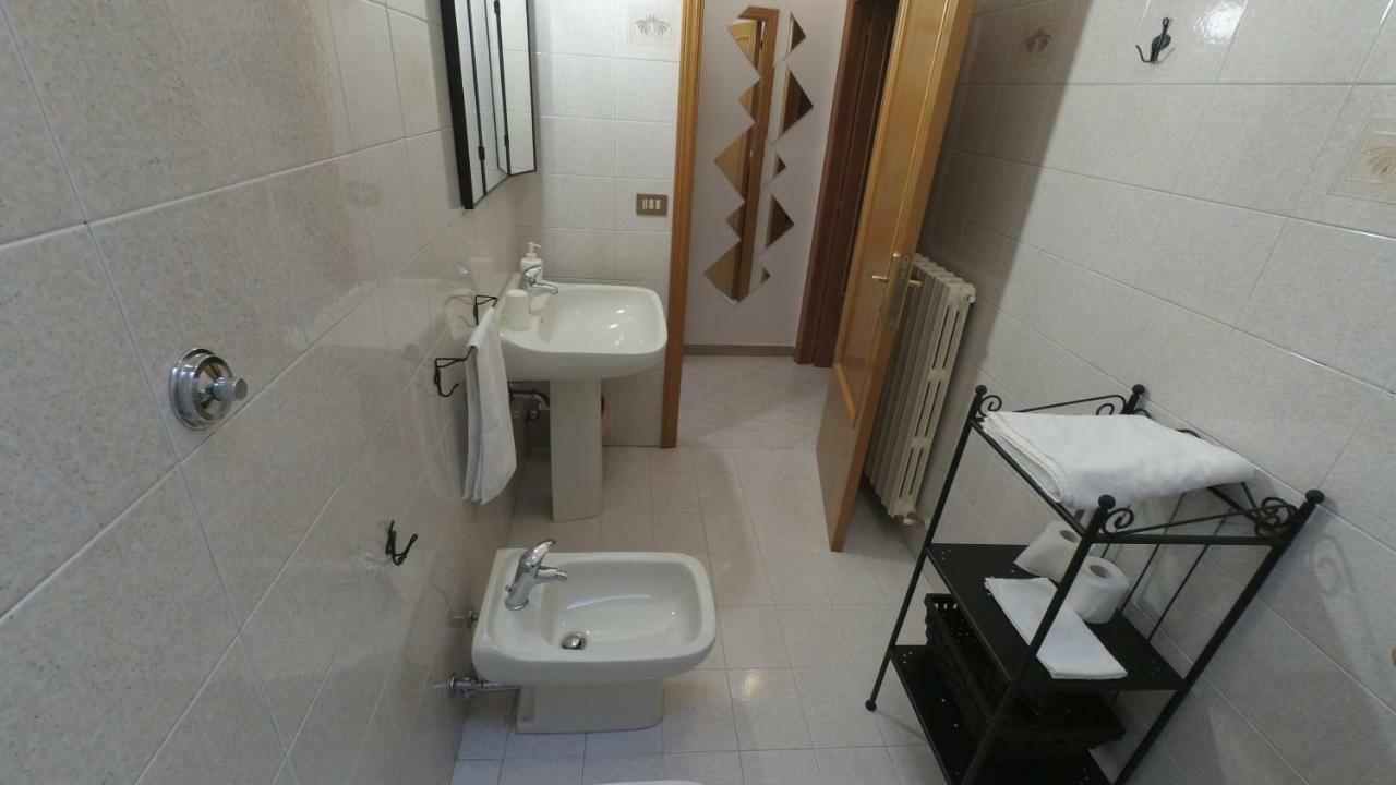 לסי Isi Guesthouse מראה חיצוני תמונה